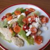 Šalát s feta syrom a kuracím mäsom